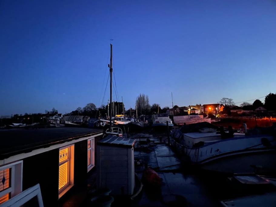 Toosey Lass - St Osyth Creek Saint Osyth Exterior foto